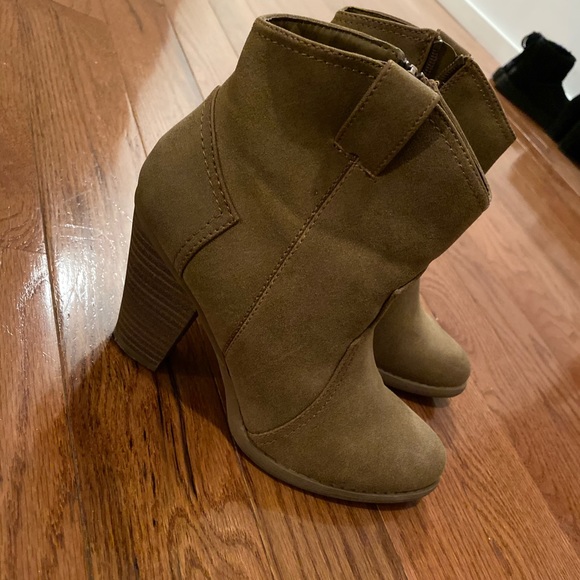 American Eagle Outfitters Shoes - American Eagle Booties